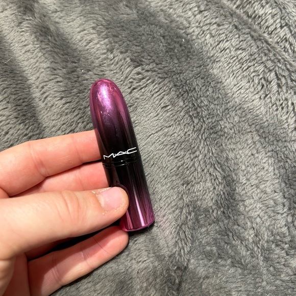 M.A.C Love Me Lipstick - Picture 1 of 4